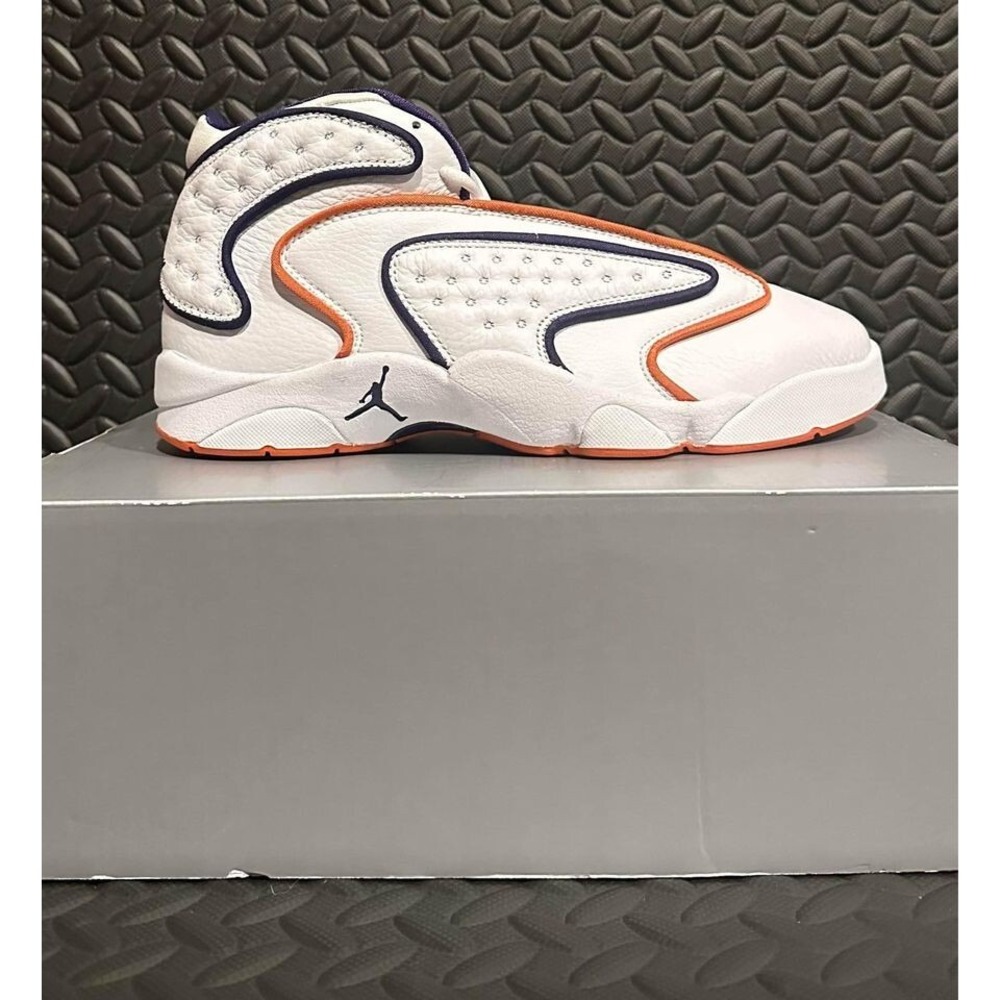 Jordan OG White 2022 Athletic Basketball Shoes Womens Size 10.5  CW907-101 $120